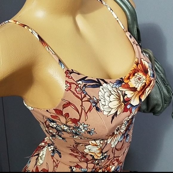 Stunning Sun Dress with Frill Hemline - Picture 4 of 8